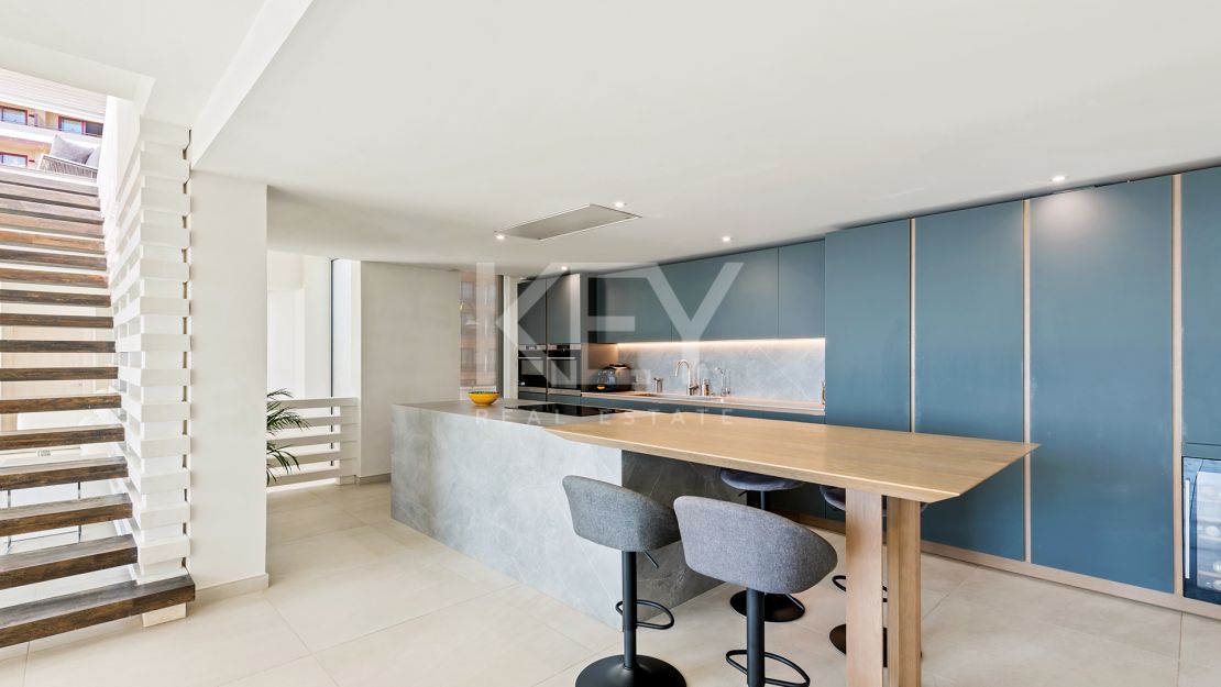 Villa Oasis: Идеальная вилла на берегу моря в Ла-Кала-де-Михас с потрясающим видом на море для краткосрочной аренды