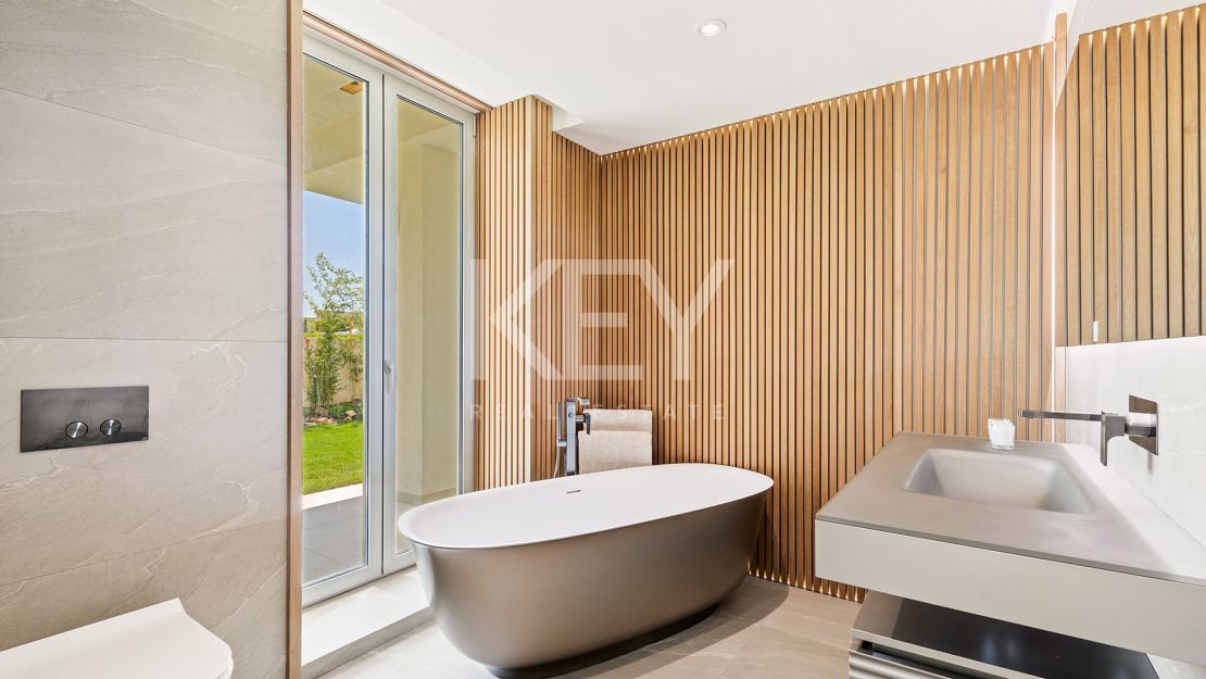 Villa Oasis: Идеальная вилла на берегу моря в Ла-Кала-де-Михас с потрясающим видом на море для краткосрочной аренды