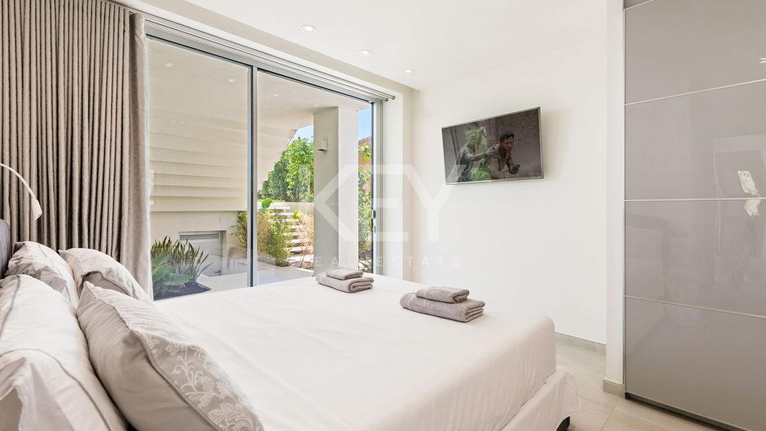 Villa Oasis: Идеальная вилла на берегу моря в Ла-Кала-де-Михас с потрясающим видом на море для краткосрочной аренды