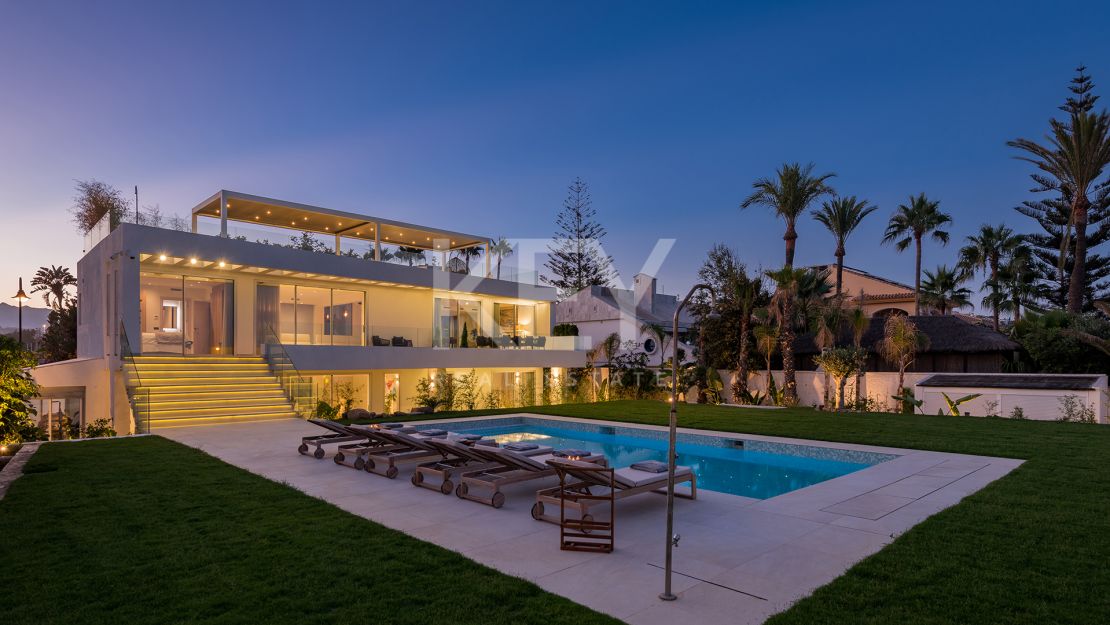 Villa Oasis: Идеальная вилла на берегу моря в Ла-Кала-де-Михас с потрясающим видом на море для краткосрочной аренды