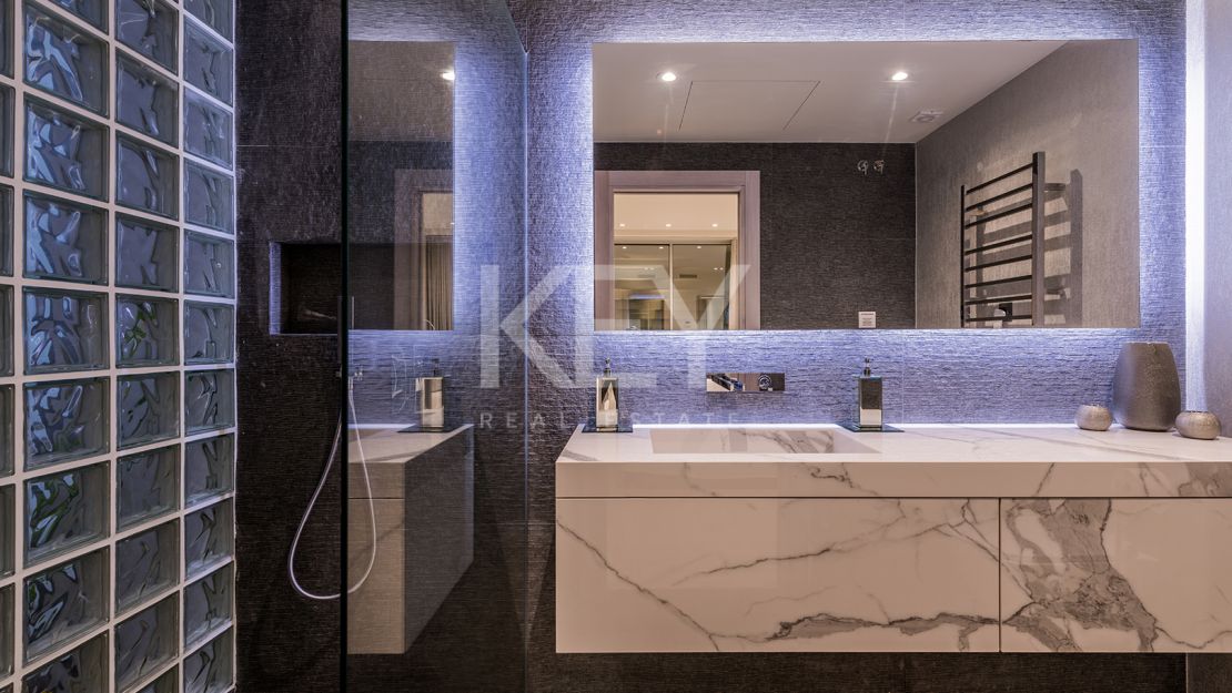 Villa Oasis: Идеальная вилла на берегу моря в Ла-Кала-де-Михас с потрясающим видом на море для краткосрочной аренды