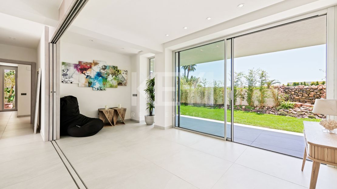 Villa Oasis: Идеальная вилла на берегу моря в Ла-Кала-де-Михас с потрясающим видом на море для краткосрочной аренды