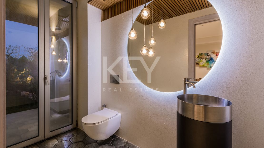 Villa Oasis: Идеальная вилла на берегу моря в Ла-Кала-де-Михас с потрясающим видом на море для краткосрочной аренды