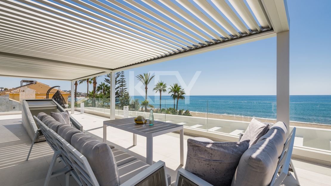 Villa Oasis: Идеальная вилла на берегу моря в Ла-Кала-де-Михас с потрясающим видом на море для краткосрочной аренды