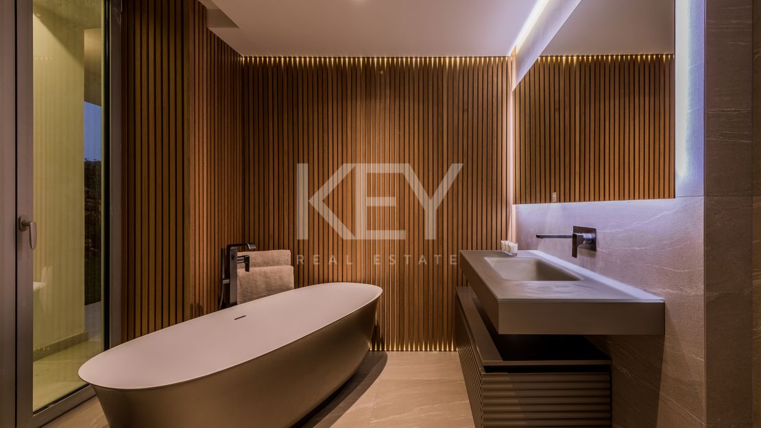 Villa Oasis: Идеальная вилла на берегу моря в Ла-Кала-де-Михас с потрясающим видом на море для краткосрочной аренды