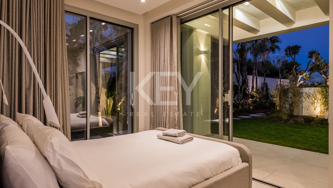 Villa Oasis: Идеальная вилла на берегу моря в Ла-Кала-де-Михас с потрясающим видом на море для краткосрочной аренды