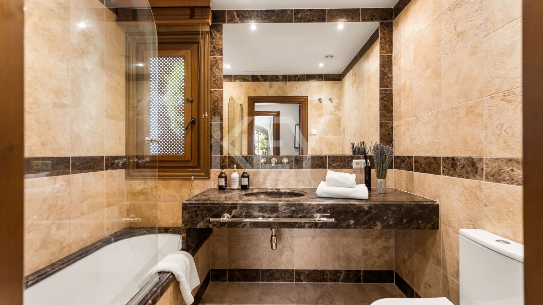 Exquisite villa for short term rent with mountain and sea views in La Carolina, Golden Mile