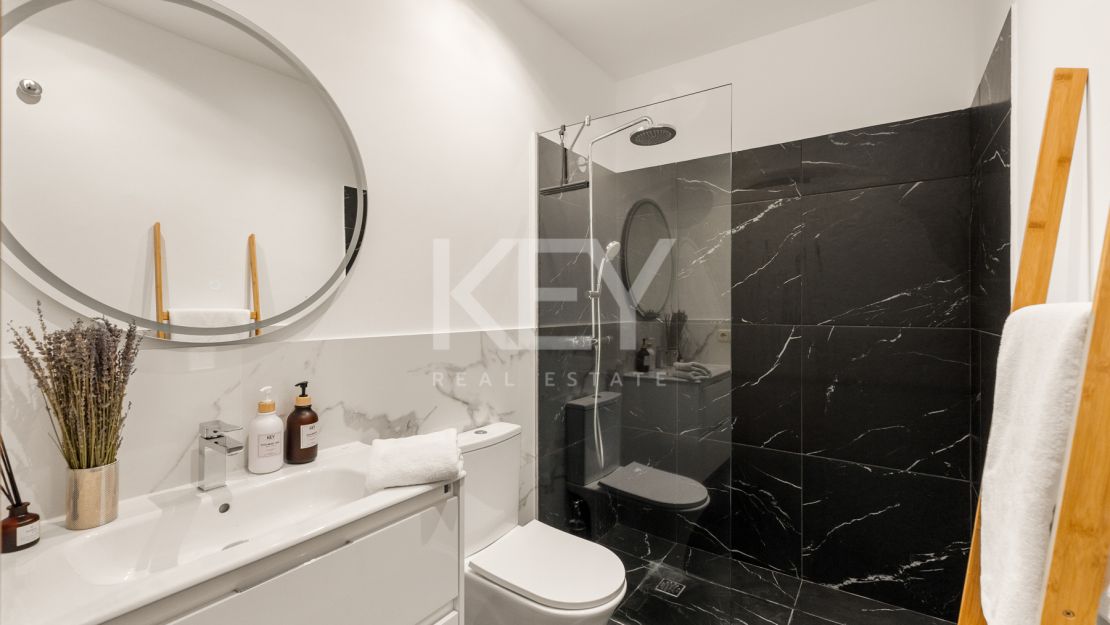 Exquisite villa for short term rent with mountain and sea views in La Carolina, Golden Mile