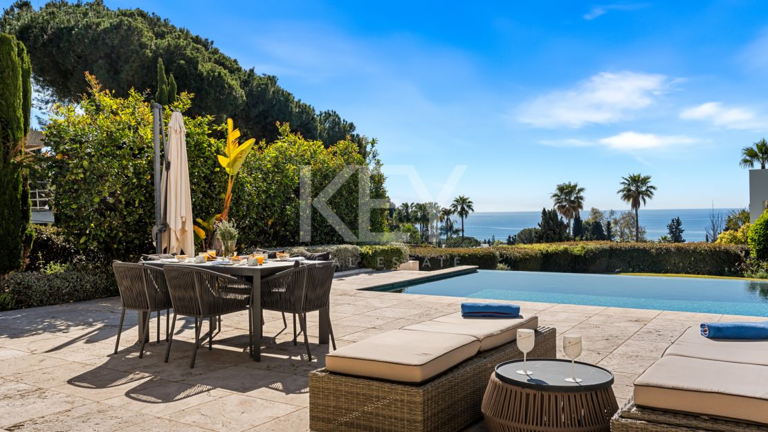 Exquisite villa for short term rent with mountain and sea views in La Carolina, Golden Mile