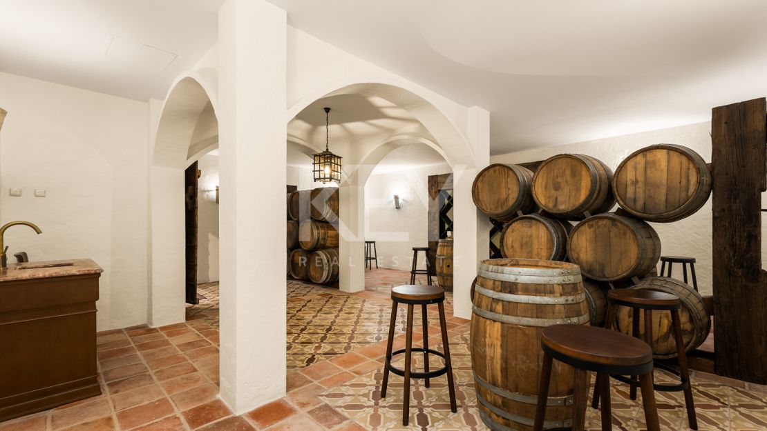 Exquisite villa for short term rent with mountain and sea views in La Carolina, Golden Mile