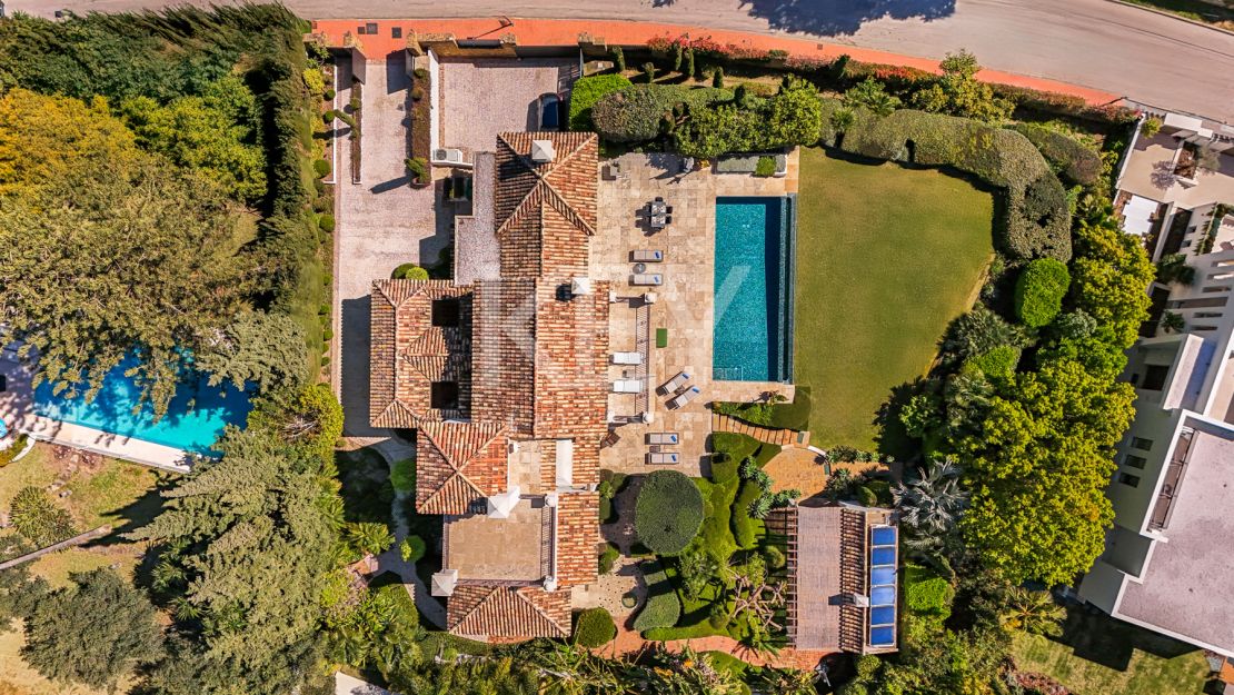 Exquisite villa for short term rent with mountain and sea views in La Carolina, Golden Mile