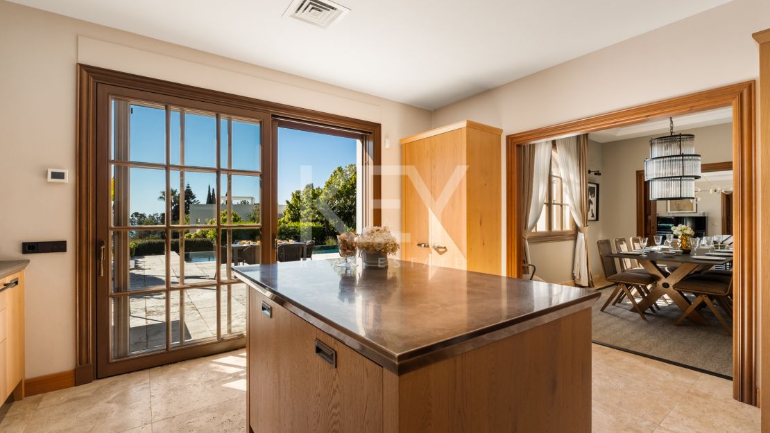 Exquisite villa for short term rent with mountain and sea views in La Carolina, Golden Mile