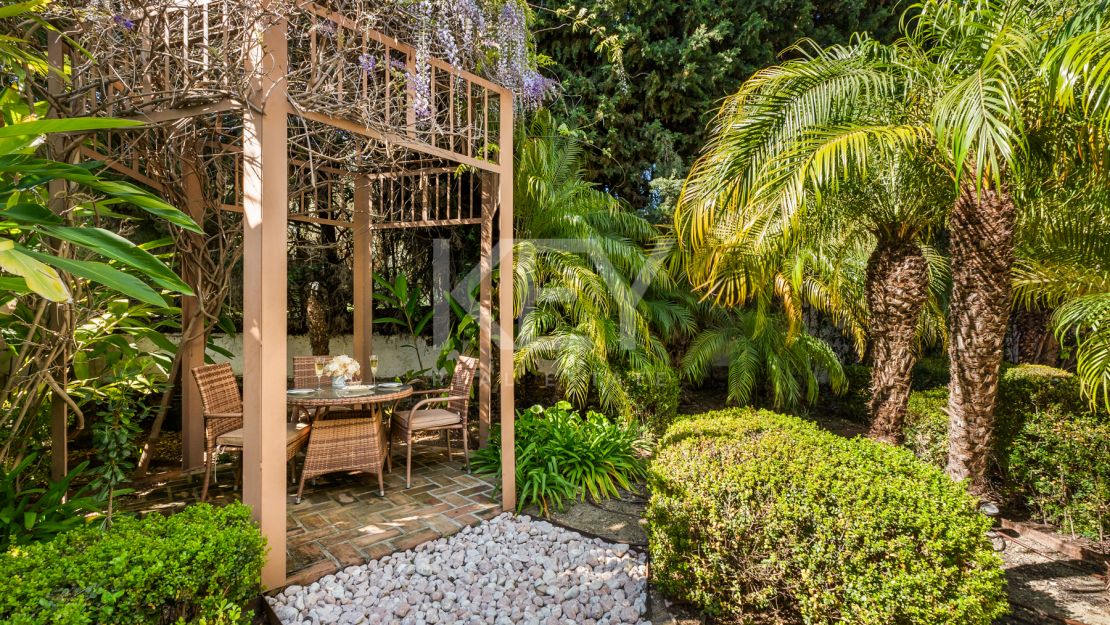 Exquisite villa for short term rent with mountain and sea views in La Carolina, Golden Mile