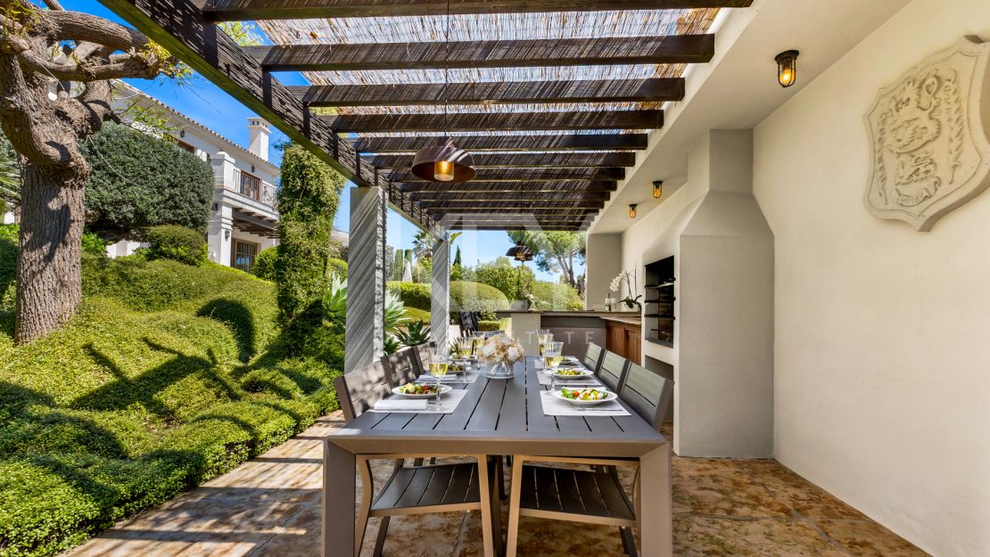 Exquisite villa for short term rent with mountain and sea views in La Carolina, Golden Mile