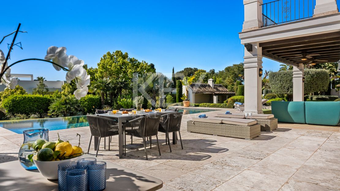 Exquisite villa for short term rent with mountain and sea views in La Carolina, Golden Mile