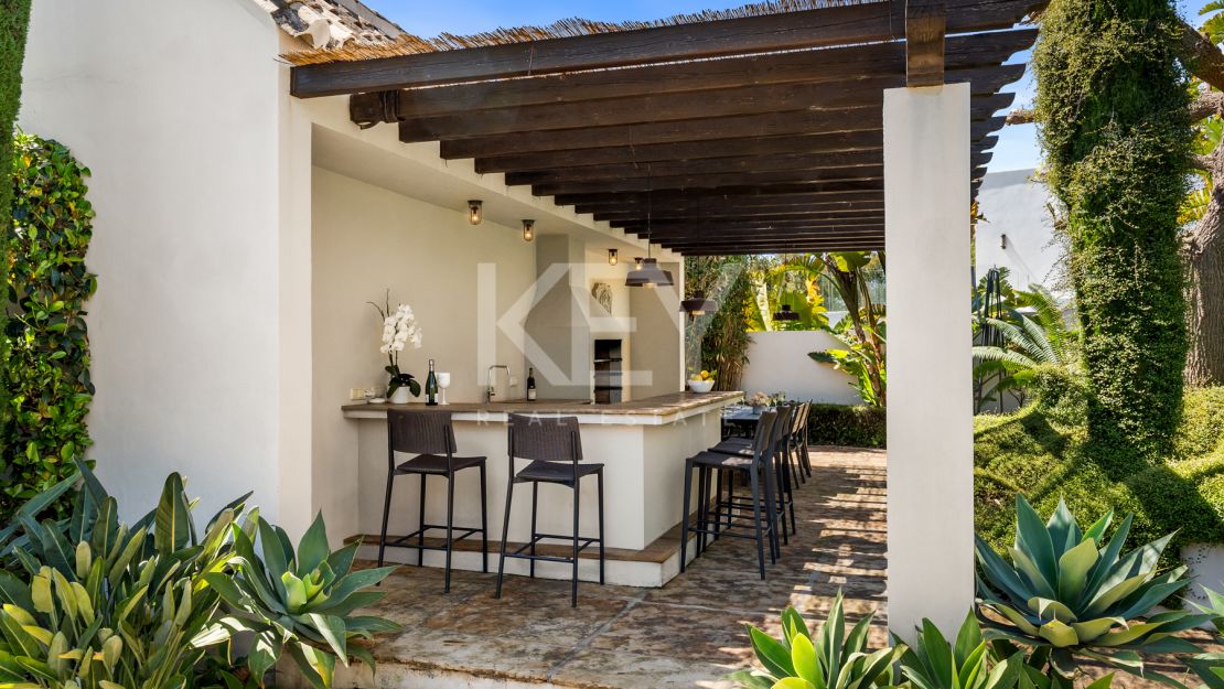 Exquisite villa for short term rent with mountain and sea views in La Carolina, Golden Mile