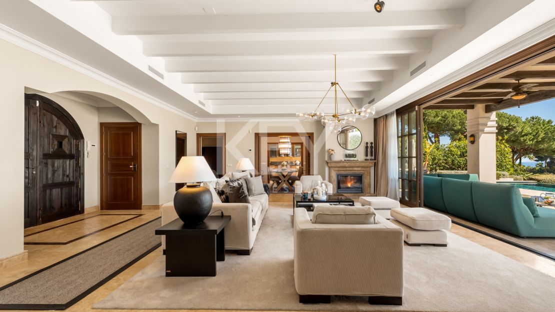 Exquisite villa for short term rent with mountain and sea views in La Carolina, Golden Mile