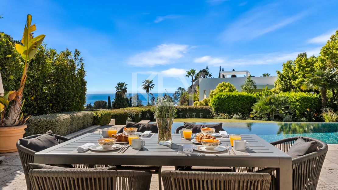 Exquisite villa for short term rent with mountain and sea views in La Carolina, Golden Mile