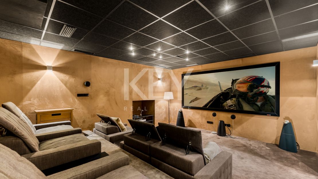 Exquisite villa for short term rent with mountain and sea views in La Carolina, Golden Mile