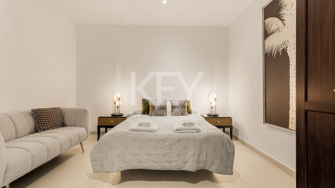 Exquisite villa for short term rent with mountain and sea views in La Carolina, Golden Mile