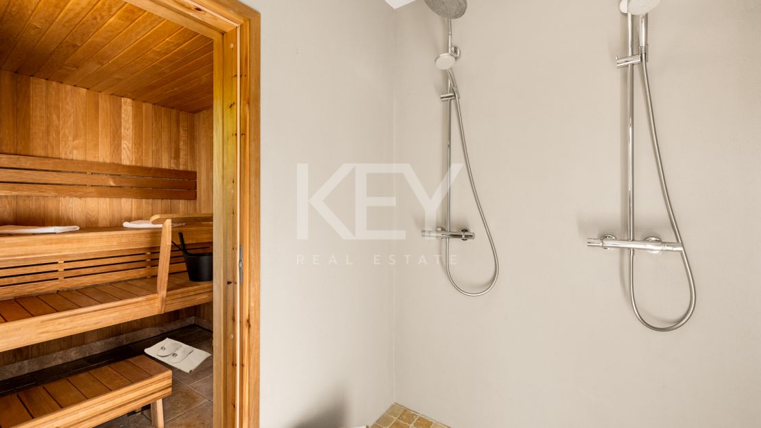 Exquisite villa for short term rent with mountain and sea views in La Carolina, Golden Mile