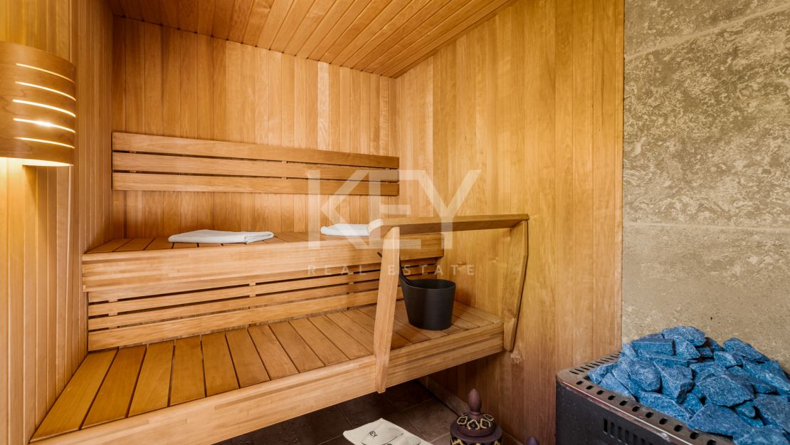 Exquisite villa for short term rent with mountain and sea views in La Carolina, Golden Mile