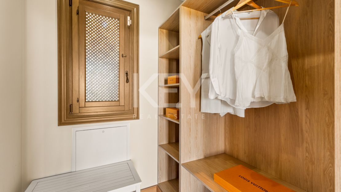 Exquisite villa for short term rent with mountain and sea views in La Carolina, Golden Mile