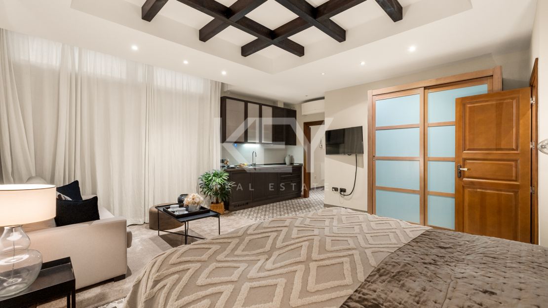 Exquisite villa for short term rent with mountain and sea views in La Carolina, Golden Mile