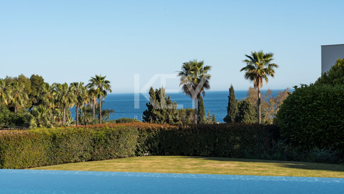 Exquisite villa for short term rent with mountain and sea views in La Carolina, Golden Mile
