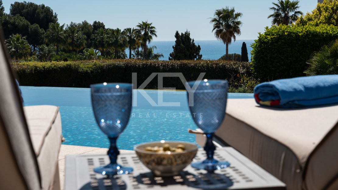 Exquisite villa for short term rent with mountain and sea views in La Carolina, Golden Mile