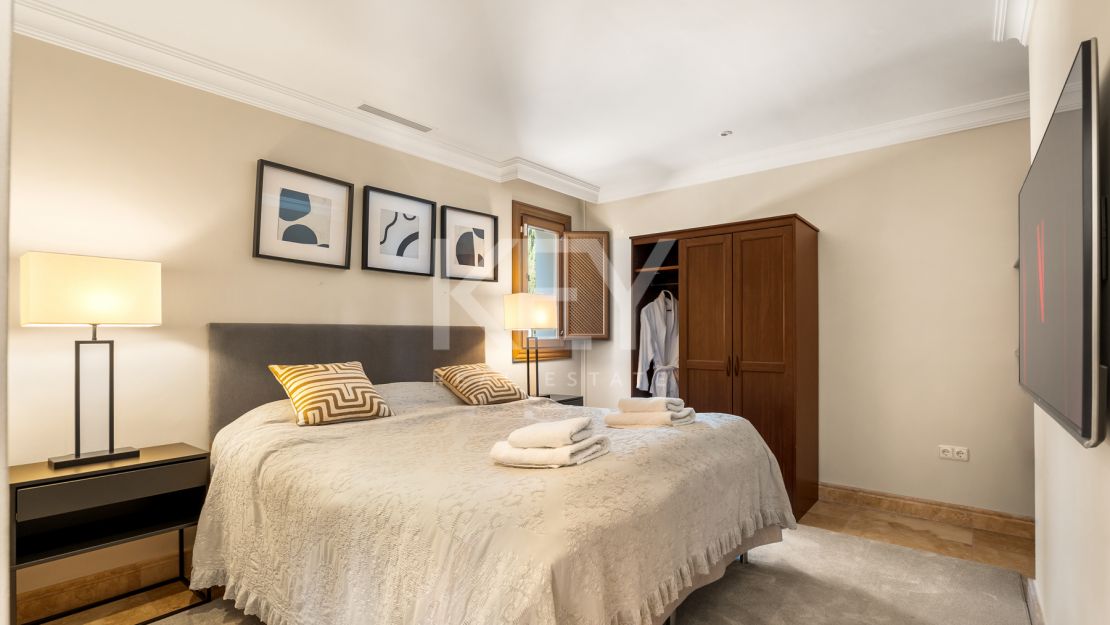 Exquisite villa for short term rent with mountain and sea views in La Carolina, Golden Mile