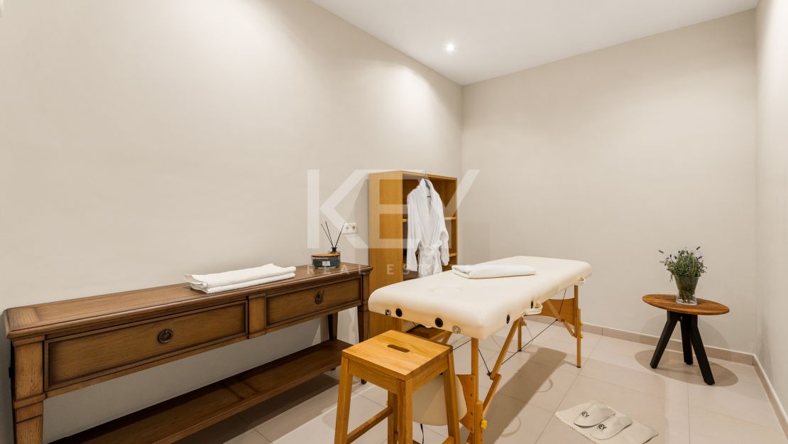 Exquisite villa for short term rent with mountain and sea views in La Carolina, Golden Mile