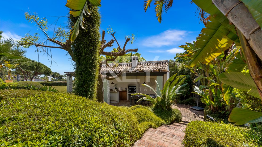 Exquisite villa for short term rent with mountain and sea views in La Carolina, Golden Mile