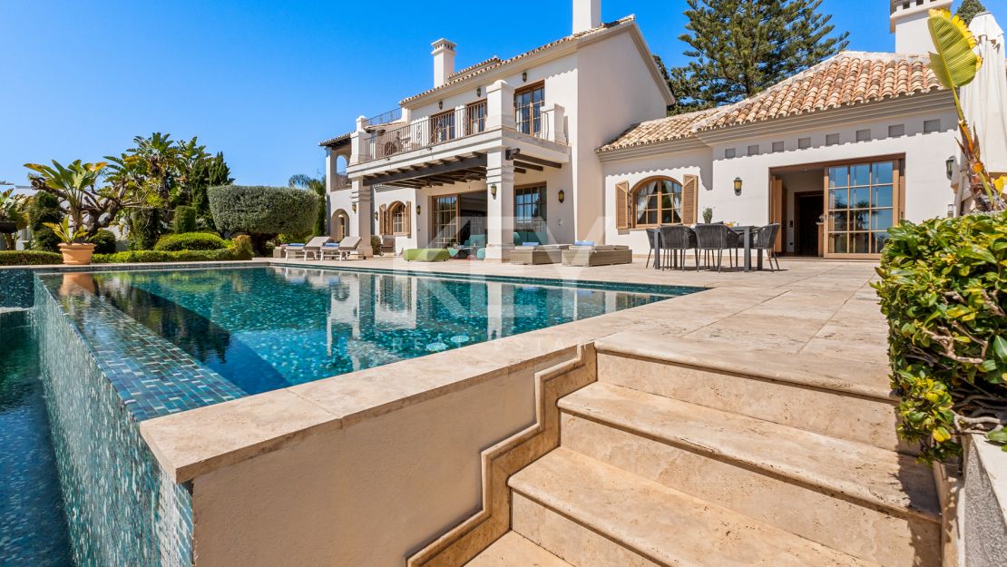 Exquisite villa for short term rent with mountain and sea views in La Carolina, Golden Mile