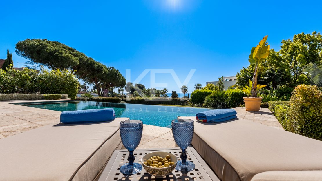 Exquisite villa for short term rent with mountain and sea views in La Carolina, Golden Mile