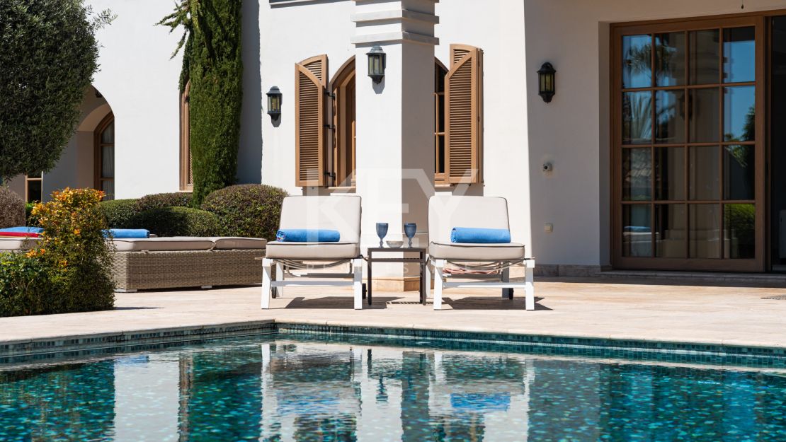 Exquisite villa for short term rent with mountain and sea views in La Carolina, Golden Mile