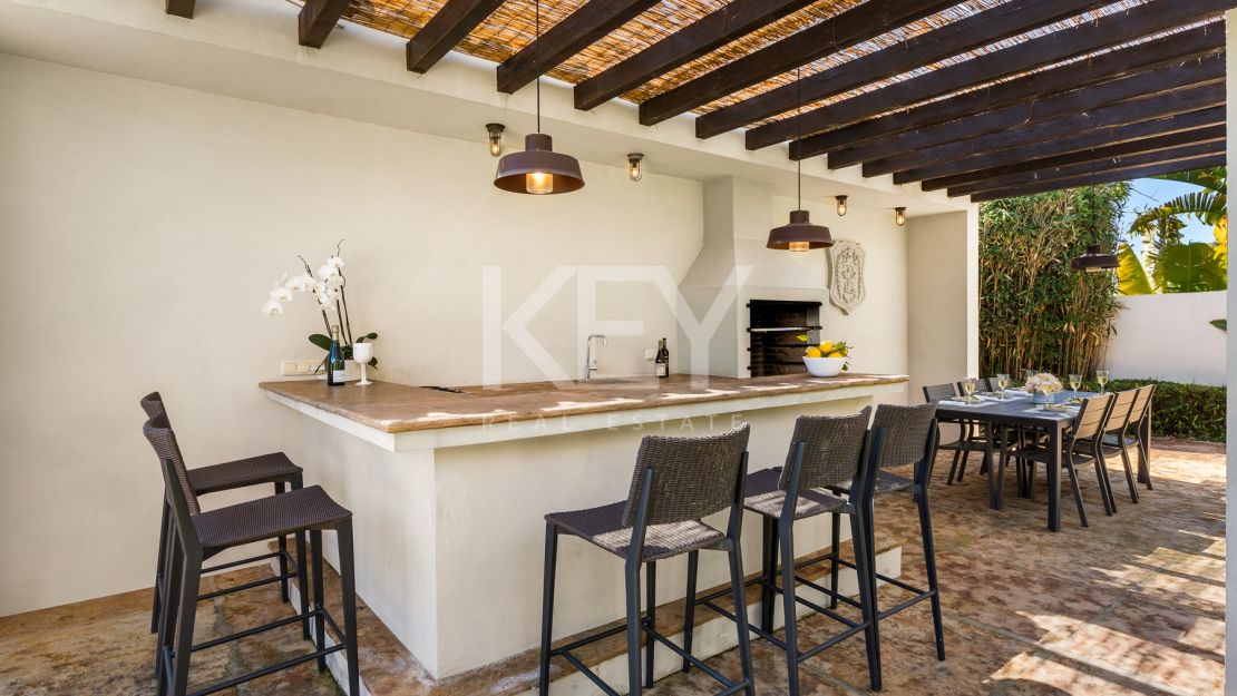 Exquisite villa for short term rent with mountain and sea views in La Carolina, Golden Mile