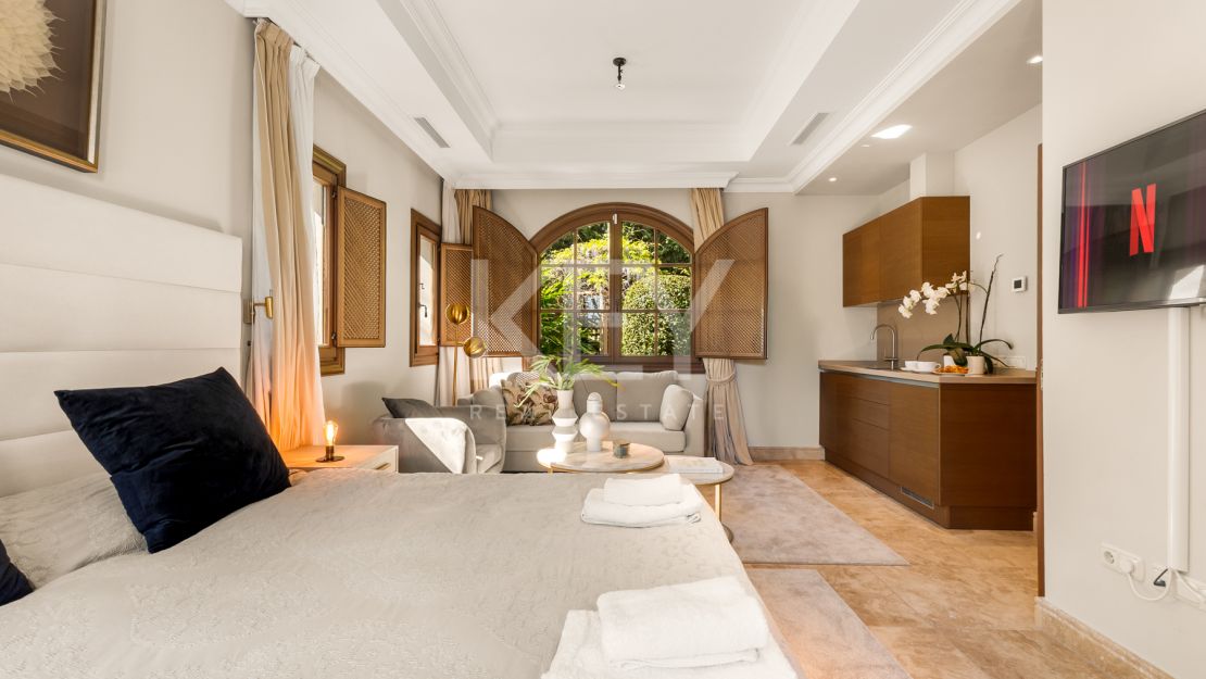 Exquisite villa for short term rent with mountain and sea views in La Carolina, Golden Mile