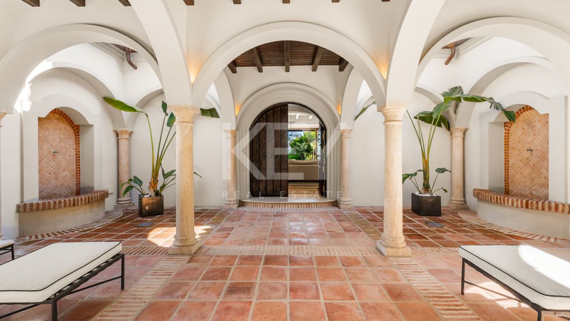 Exquisite villa for short term rent with mountain and sea views in La Carolina, Golden Mile