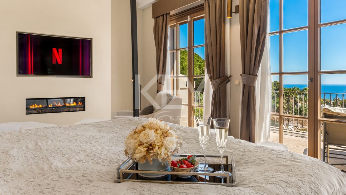 Exquisite villa for short term rent with mountain and sea views in La Carolina, Golden Mile