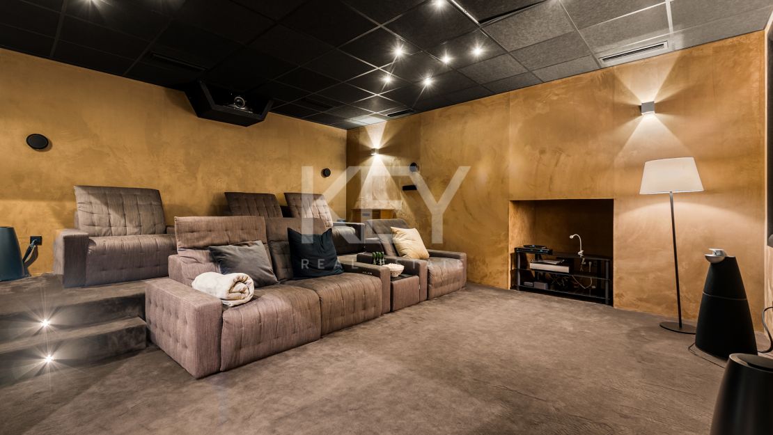 Exquisite villa for short term rent with mountain and sea views in La Carolina, Golden Mile