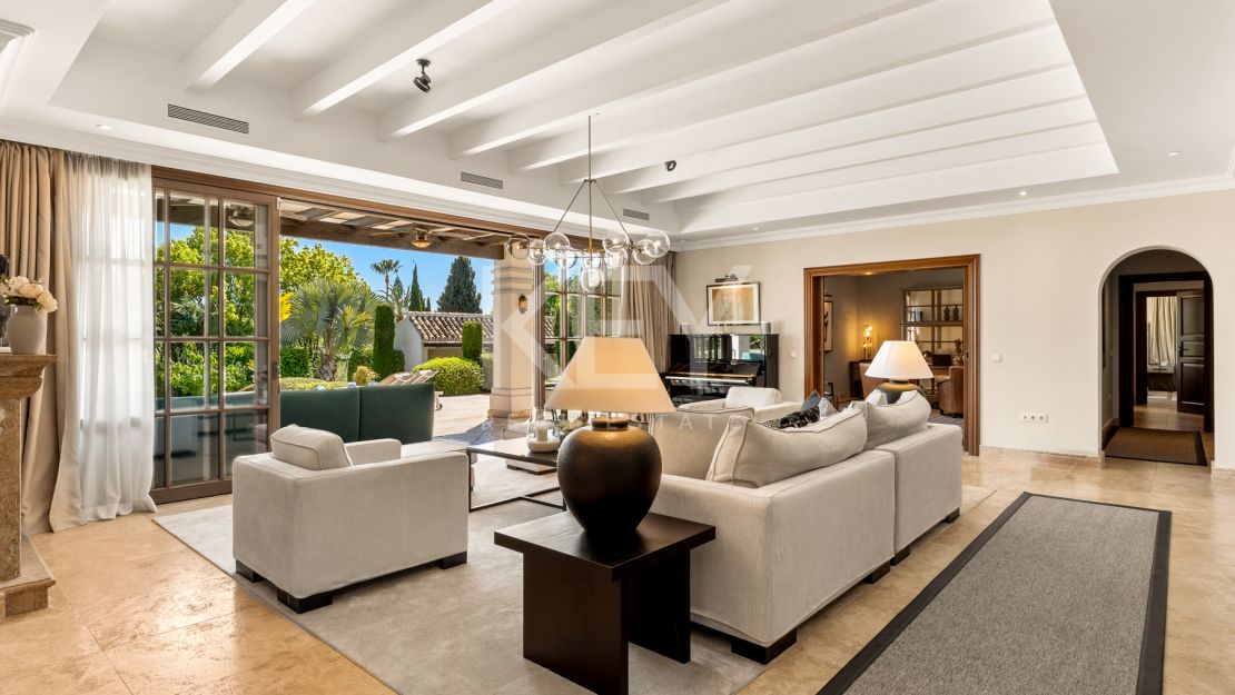 Exquisite villa for short term rent with mountain and sea views in La Carolina, Golden Mile