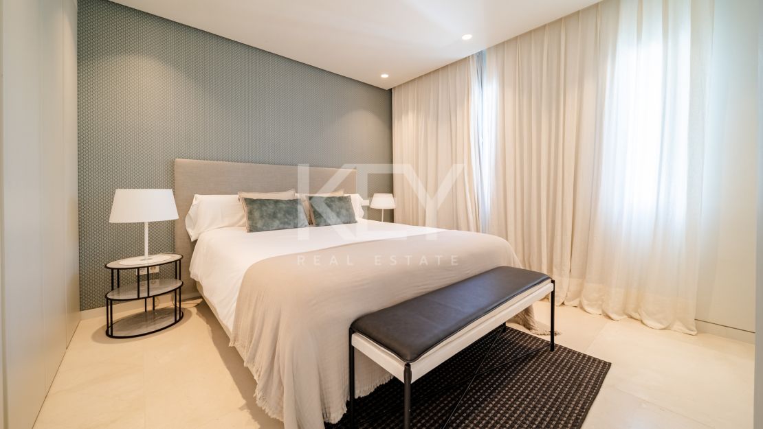 Впечатляющий двухуровневый пентхаус на продажу в Пуэнте Романо, Марбелья