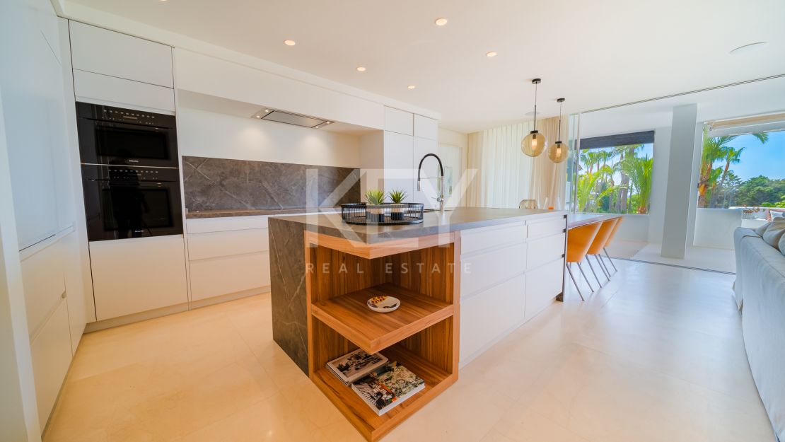 Впечатляющий двухуровневый пентхаус на продажу в Пуэнте Романо, Марбелья