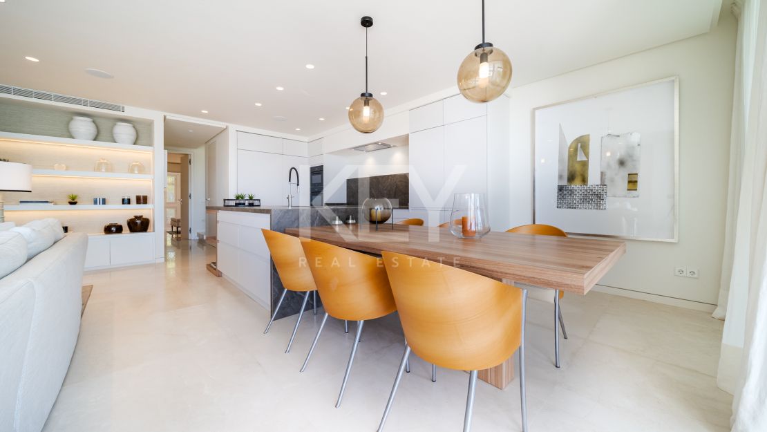 Впечатляющий двухуровневый пентхаус на продажу в Пуэнте Романо, Марбелья