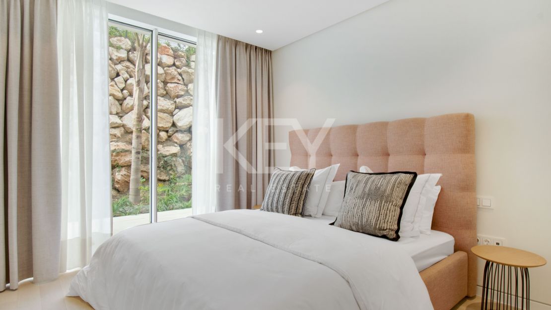 Un Hermoso Apartamento en Planta Baja en Palo Alto, Ojén, con Impresionantes Vistas al Mar para Alquiler a Largo Plazo