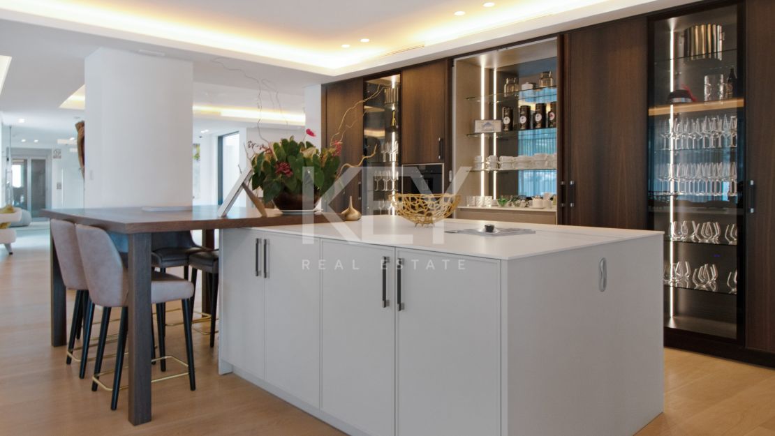 Un Hermoso Apartamento en Planta Baja en Palo Alto, Ojén, con Impresionantes Vistas al Mar para Alquiler a Largo Plazo