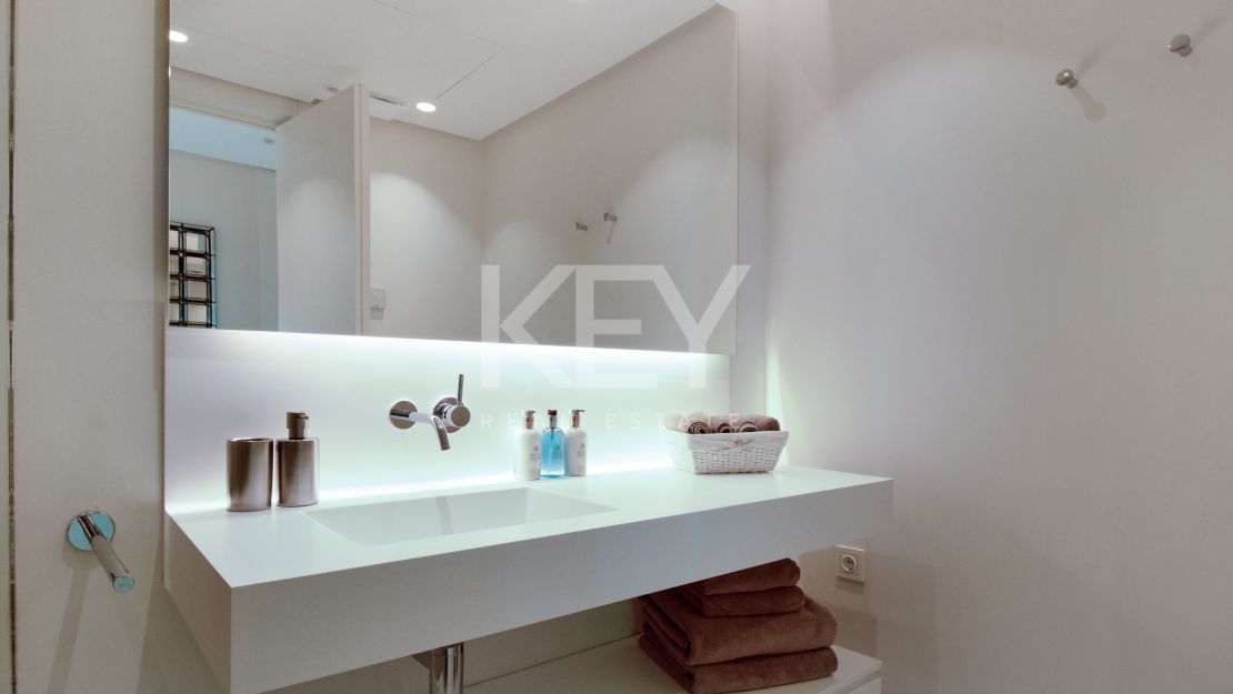 Un Hermoso Apartamento en Planta Baja en Palo Alto, Ojén, con Impresionantes Vistas al Mar para Alquiler a Largo Plazo