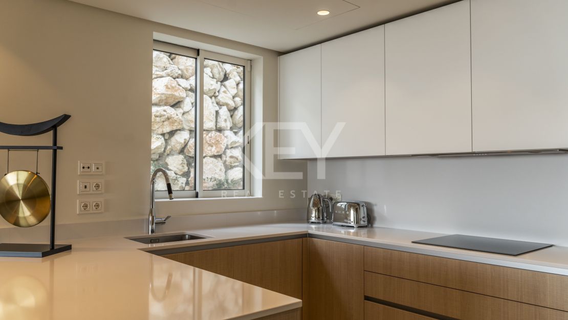 Un Hermoso Apartamento en Planta Baja en Palo Alto, Ojén, con Impresionantes Vistas al Mar para Alquiler a Largo Plazo