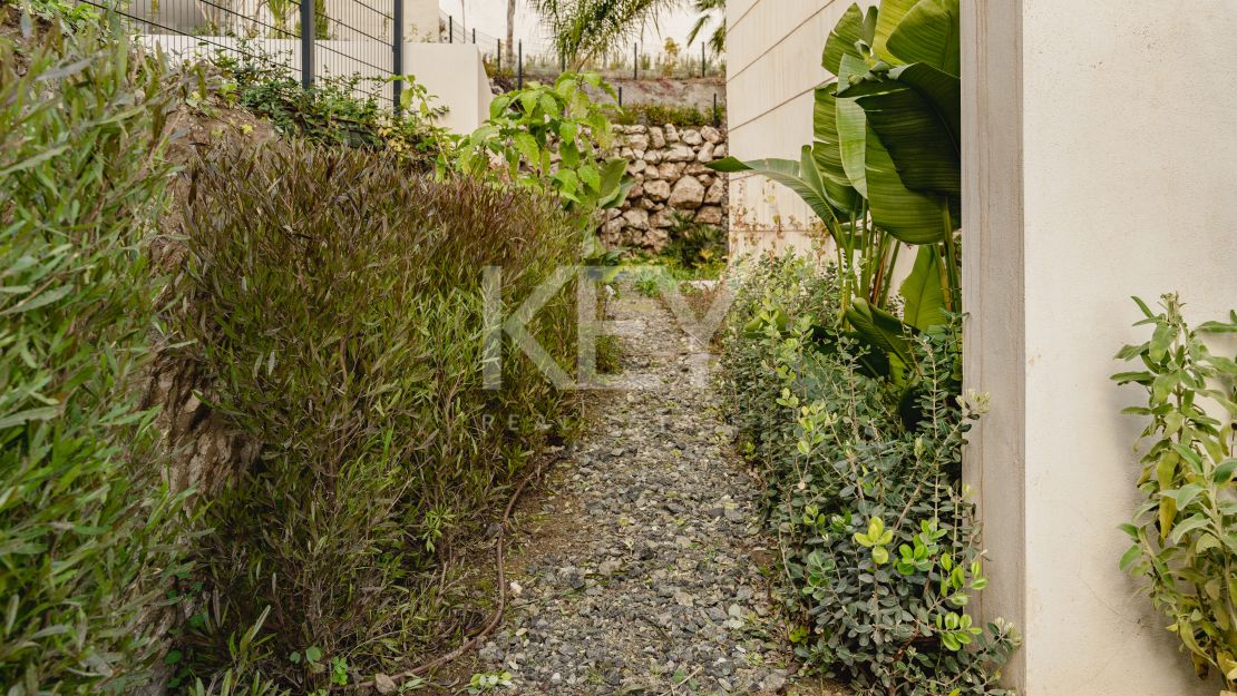 Un Hermoso Apartamento en Planta Baja en Palo Alto, Ojén, con Impresionantes Vistas al Mar para Alquiler a Largo Plazo